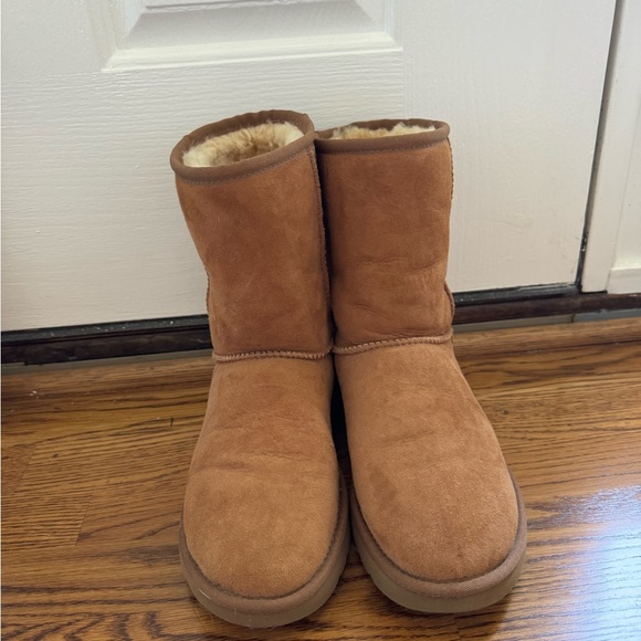 Women’s Ugg Boot size 8 - Picture 4 of 7